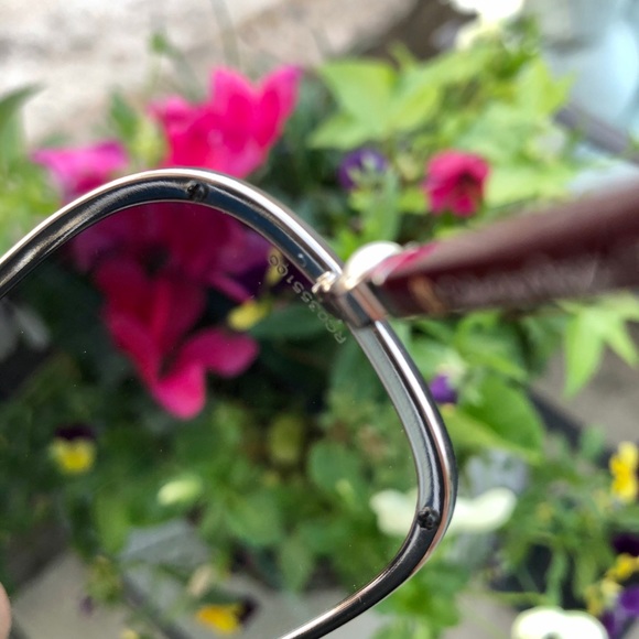 CHANEL pearl sunglasses with quilted case - Picture 8 of 8